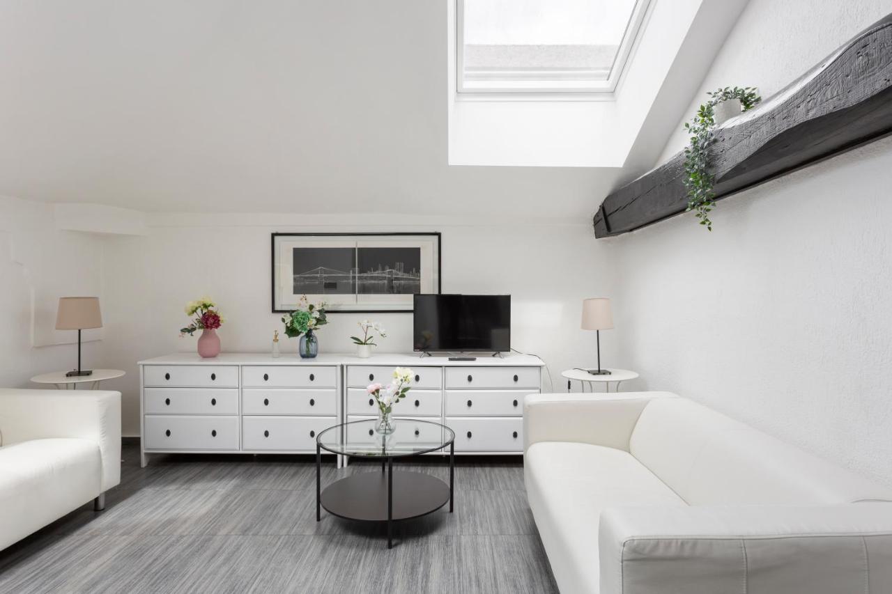 2 Bedroom 2 Bathroom Apt - Duomo 1 Milan Bagian luar foto
