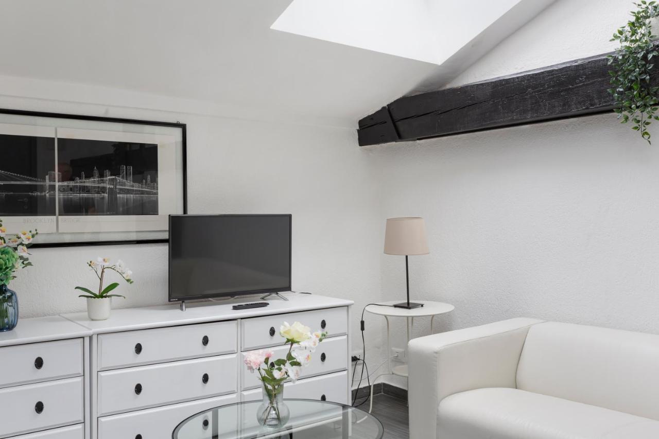 2 Bedroom 2 Bathroom Apt - Duomo 1 Milan Bagian luar foto