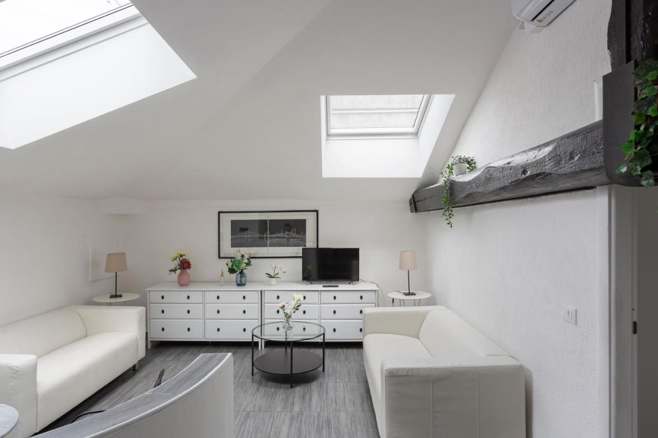 2 Bedroom 2 Bathroom Apt - Duomo 1 Milan Bagian luar foto