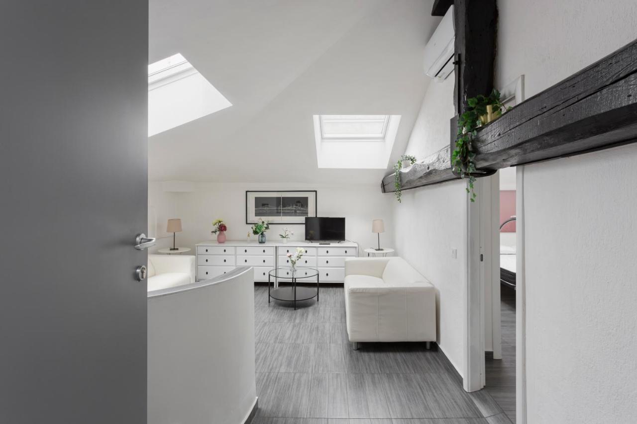 2 Bedroom 2 Bathroom Apt - Duomo 1 Milan Bagian luar foto