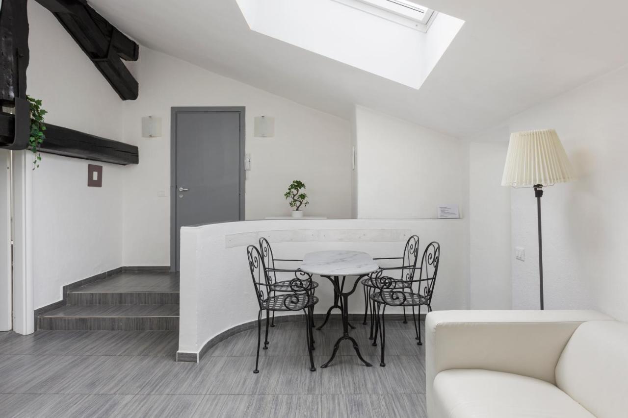 2 Bedroom 2 Bathroom Apt - Duomo 1 Milan Bagian luar foto