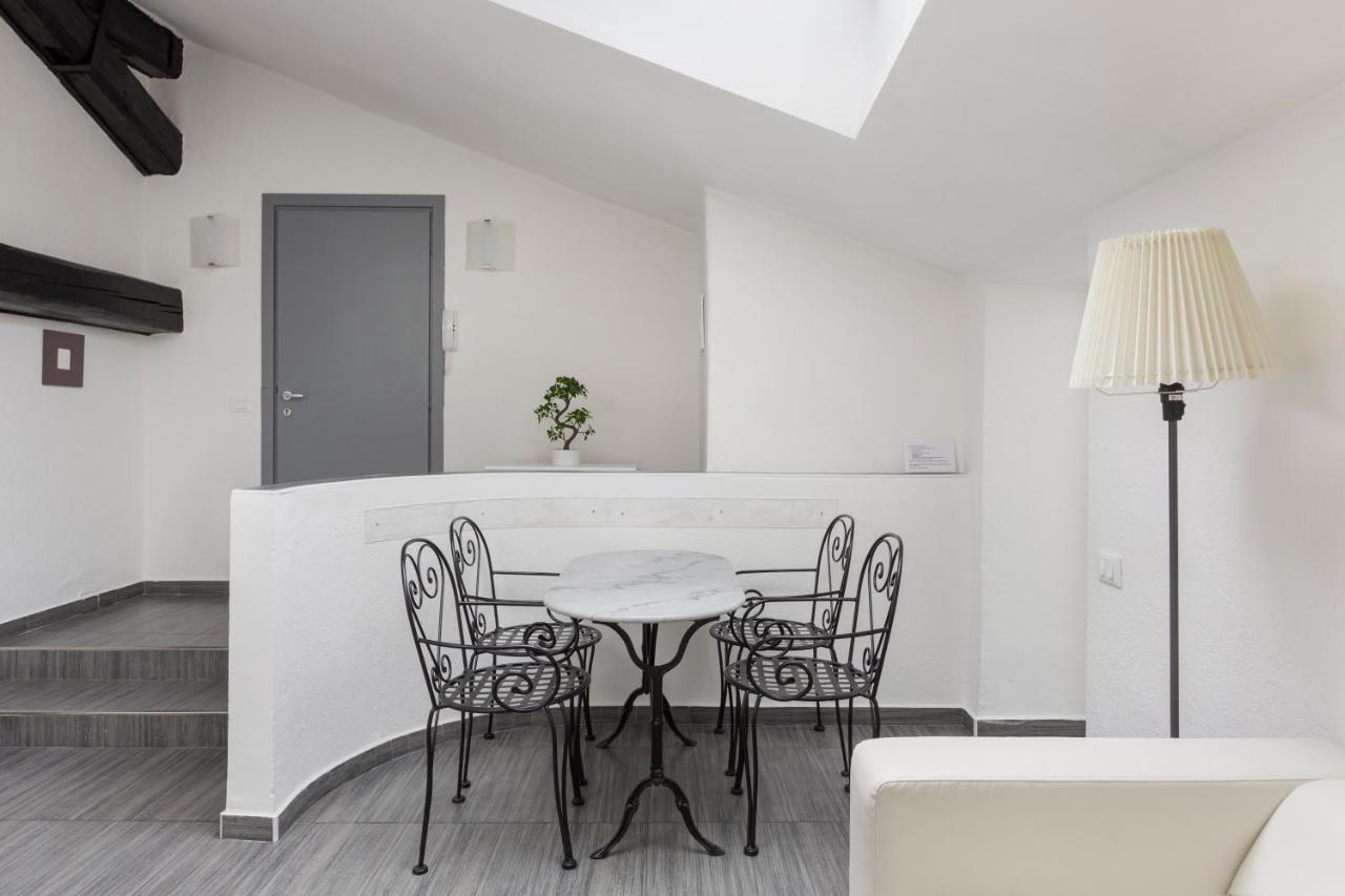 2 Bedroom 2 Bathroom Apt - Duomo 1 Milan Bagian luar foto