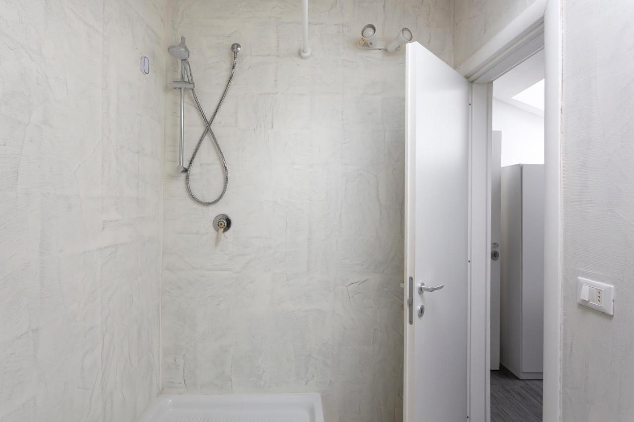 2 Bedroom 2 Bathroom Apt - Duomo 1 Milan Bagian luar foto