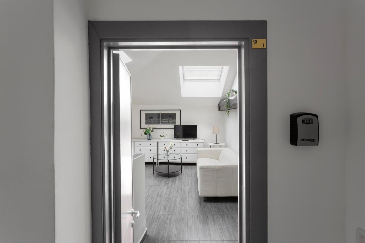 2 Bedroom 2 Bathroom Apt - Duomo 1 Milan Bagian luar foto